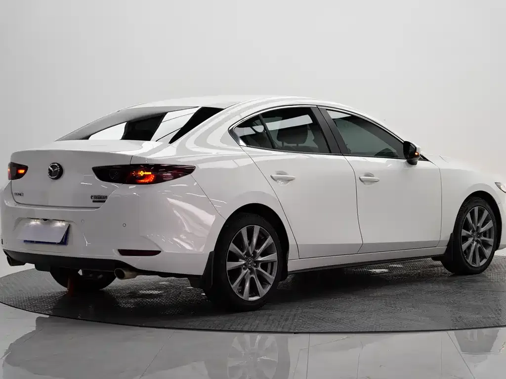 Mazda 3 Axela — фото 5