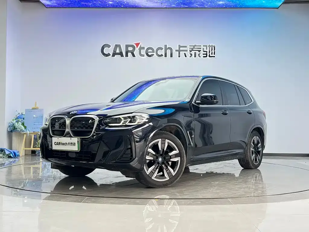 BMW iX3 — фото 1