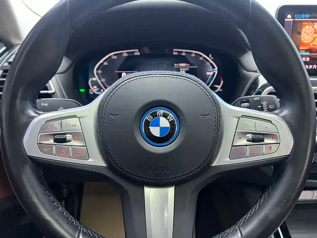 BMW iX3 — фото 10