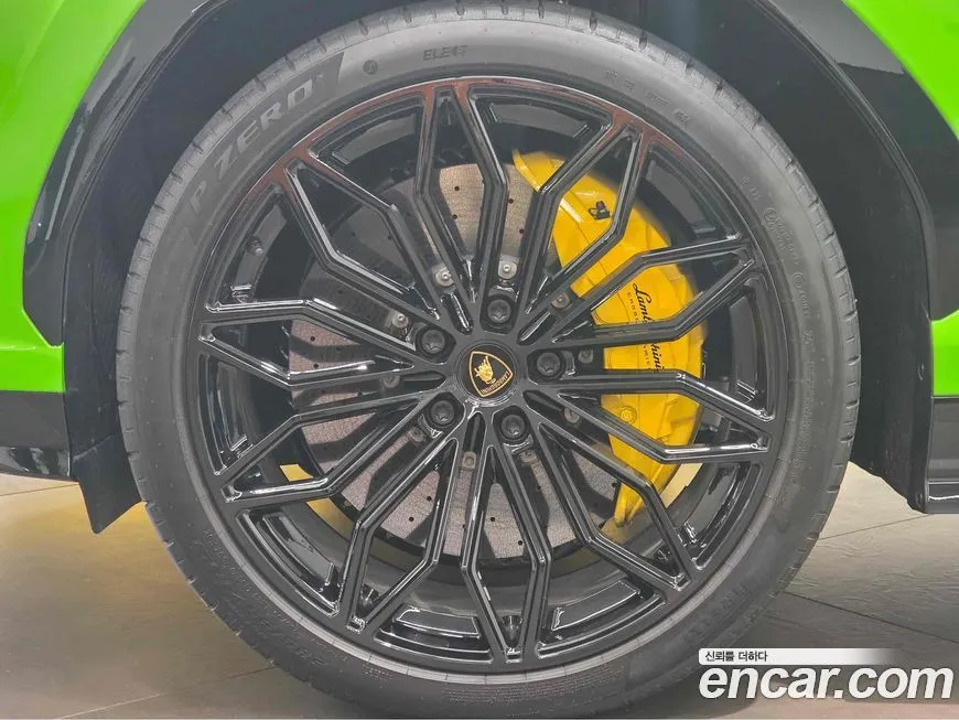 Lamborghini Urus — фото 10