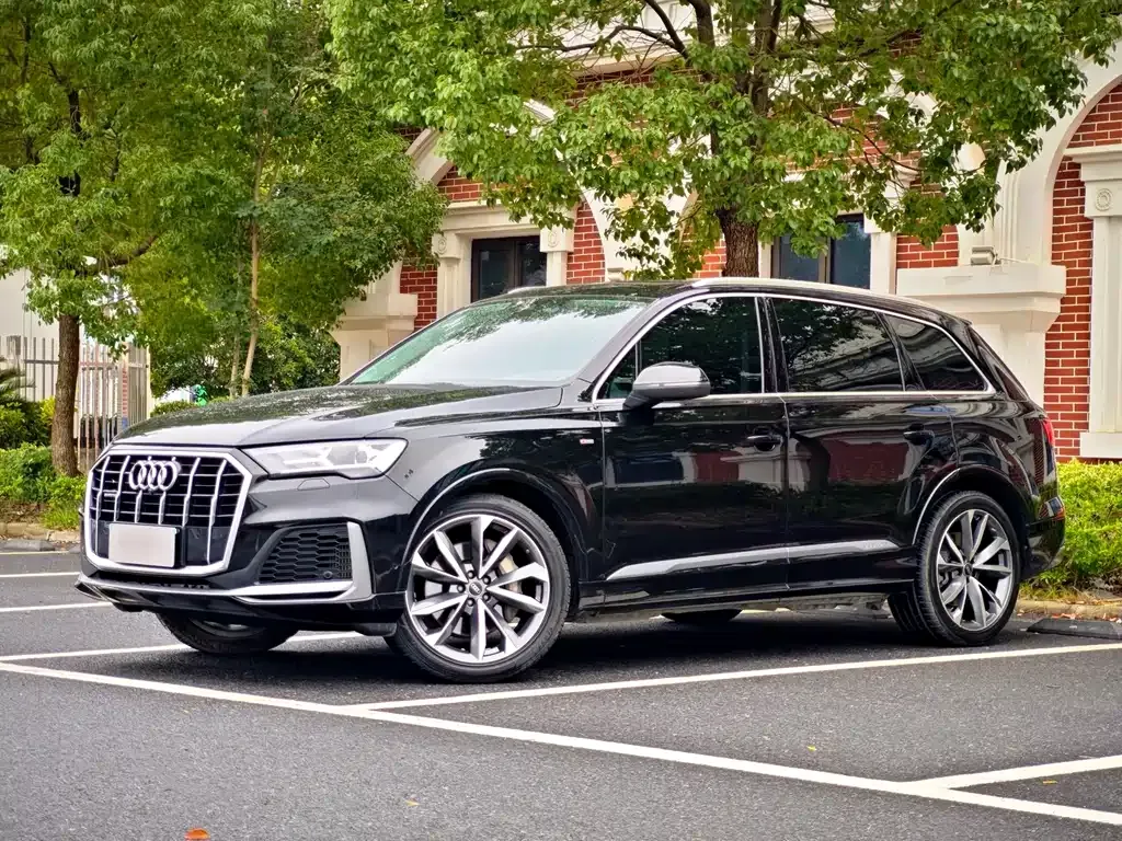 Audi Q7 — фото 1