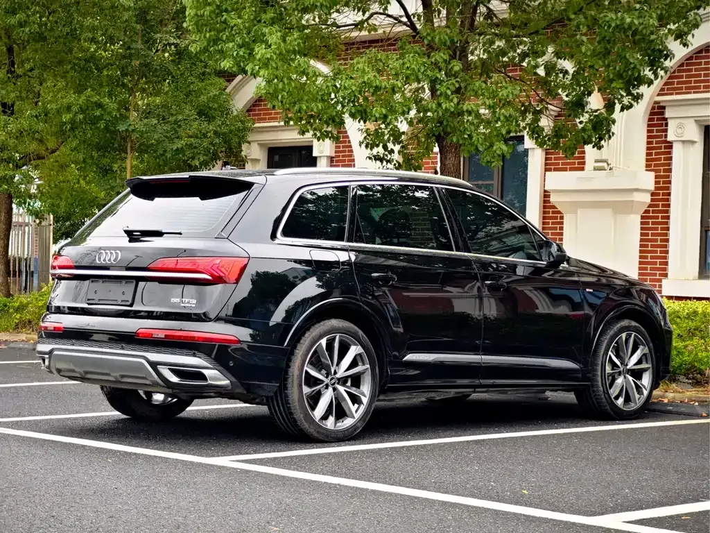 Audi Q7 — фото 6