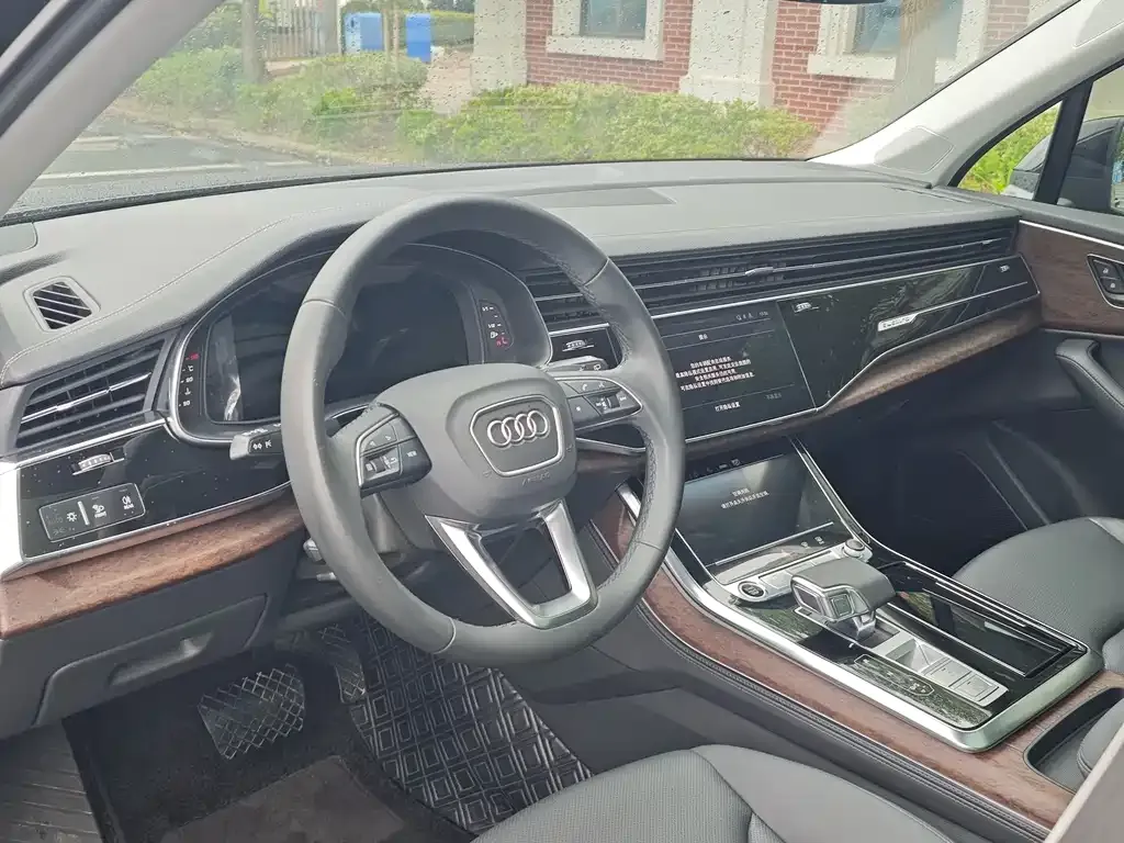 Audi Q7 — фото 9