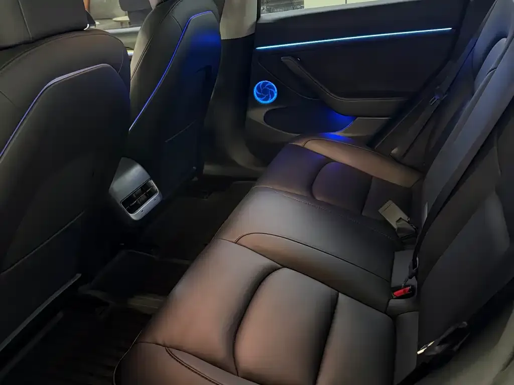 Tesla Model 3 — фото 10