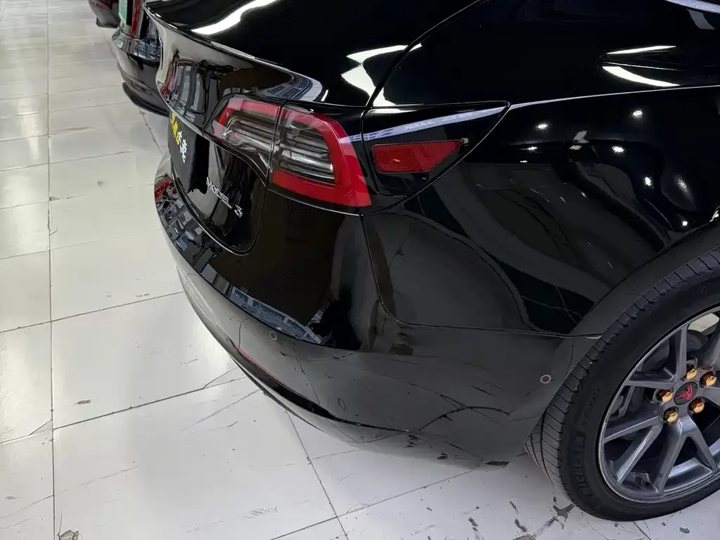 Tesla Model 3 — фото 4
