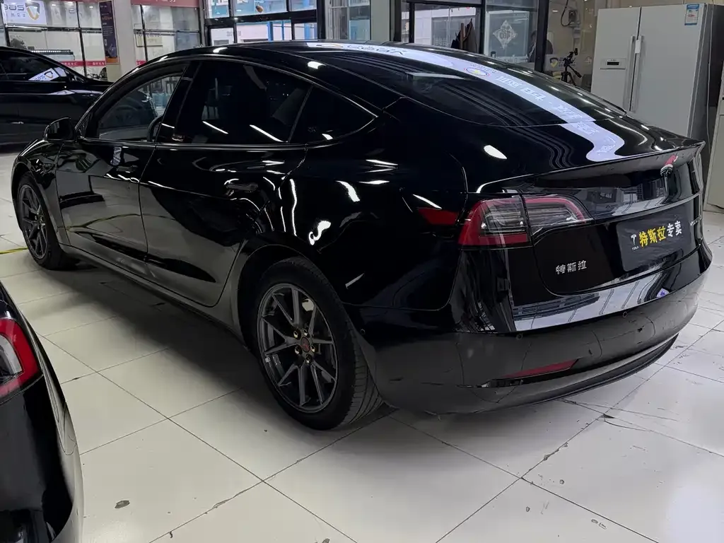 Tesla Model 3 — фото 5