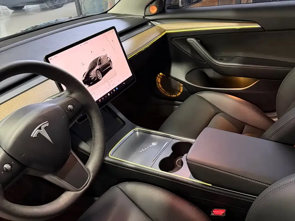 Tesla Model 3 — фото 7