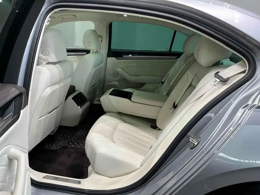 Volkswagen Phideon — фото 10