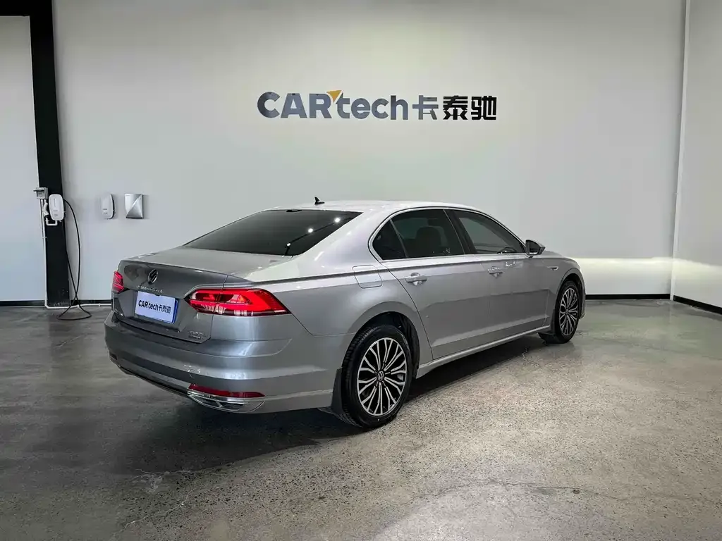Volkswagen Phideon — фото 7