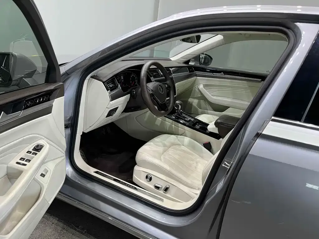 Volkswagen Phideon — фото 8