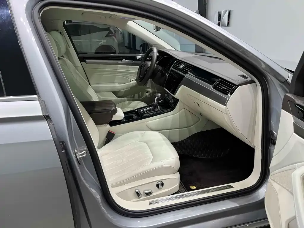 Volkswagen Phideon — фото 9