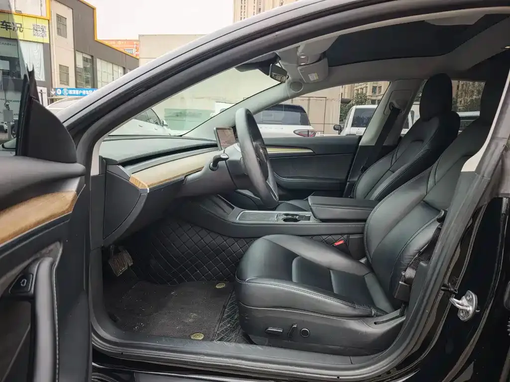Tesla Model 3 — фото 4