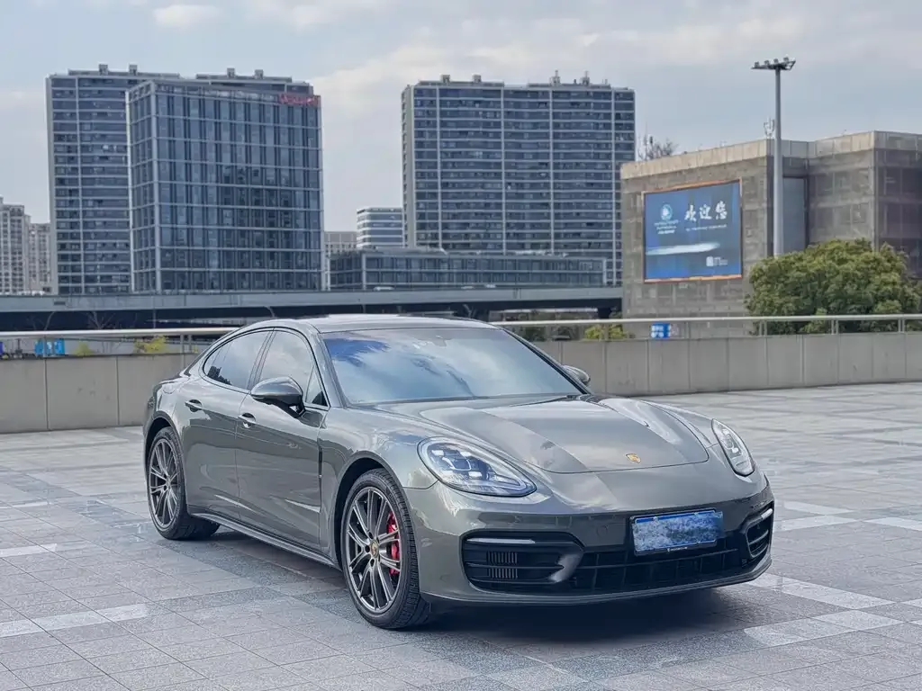 Porsche Panamera — фото 1