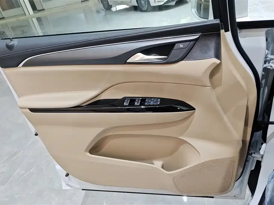 Buick GL8 Hybrid — фото 7