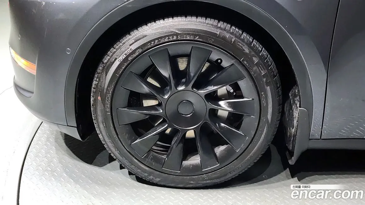 Tesla Model Y — фото 5