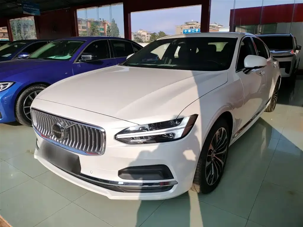 Volvo S90 — фото 1