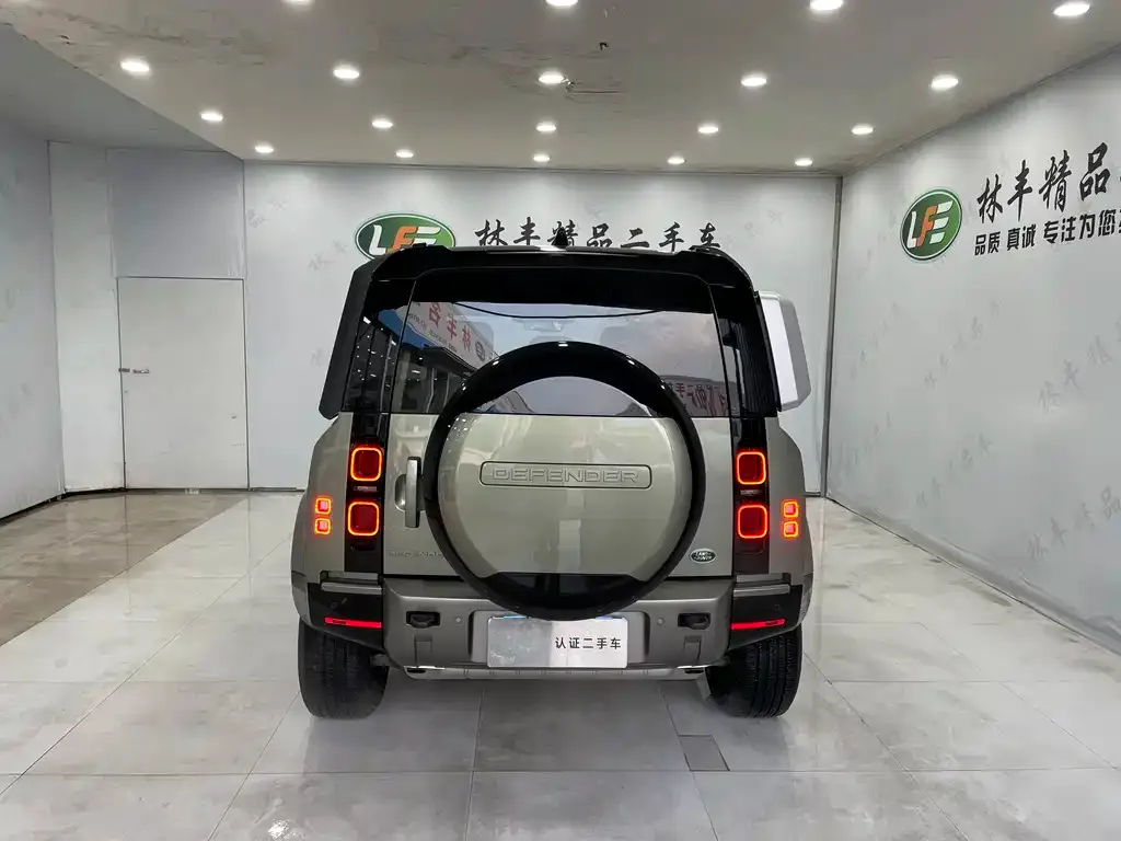 Land Rover Defender — фото 6