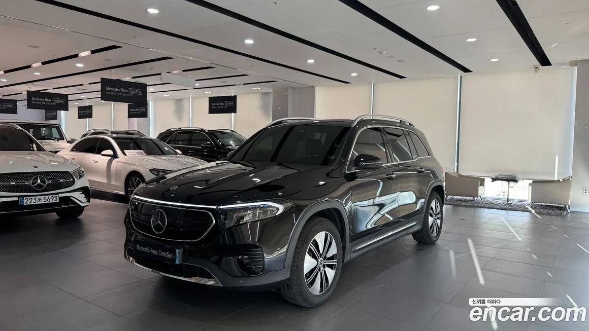 Mercedes-Benz EQB — фото 1
