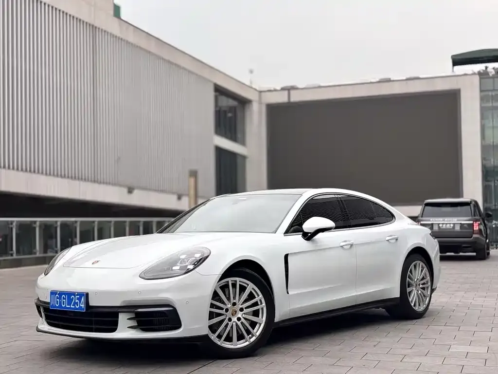 Porsche Panamera — фото 1
