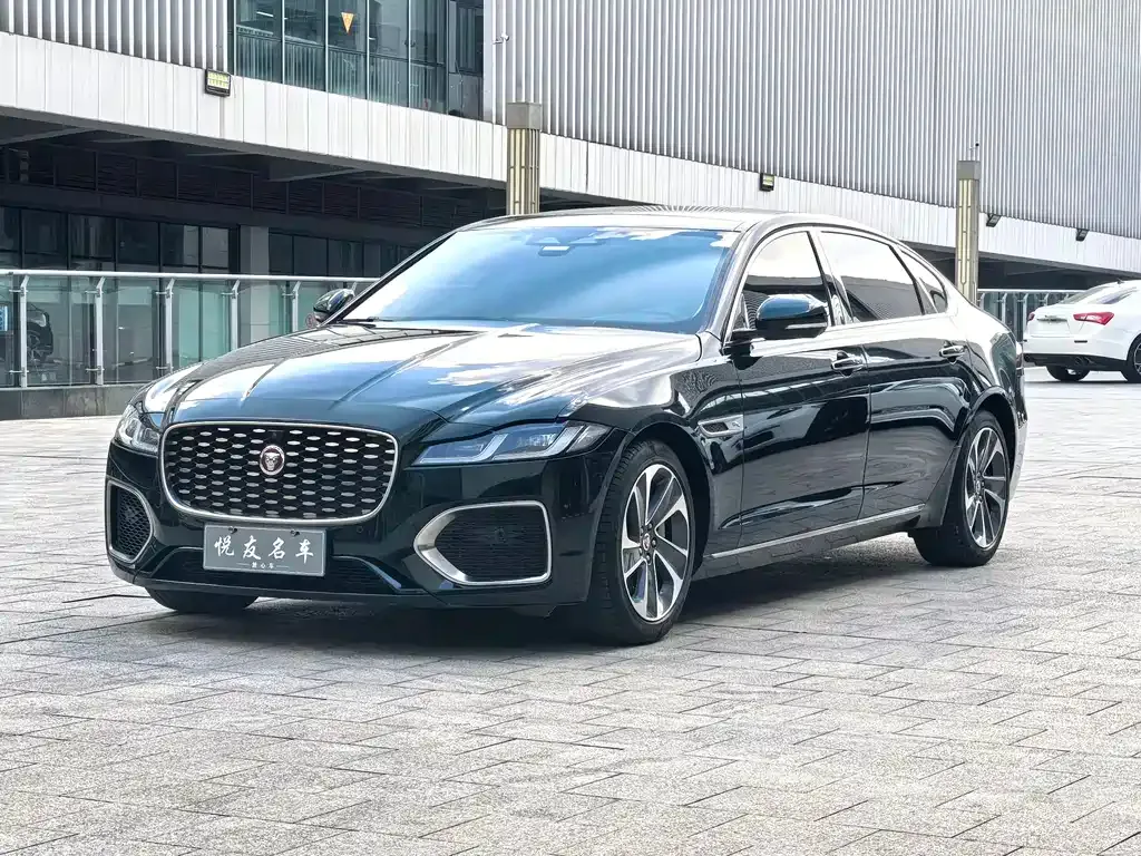 Jaguar XFL — фото 1