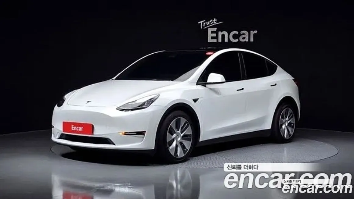 Tesla Model Y — фото 1