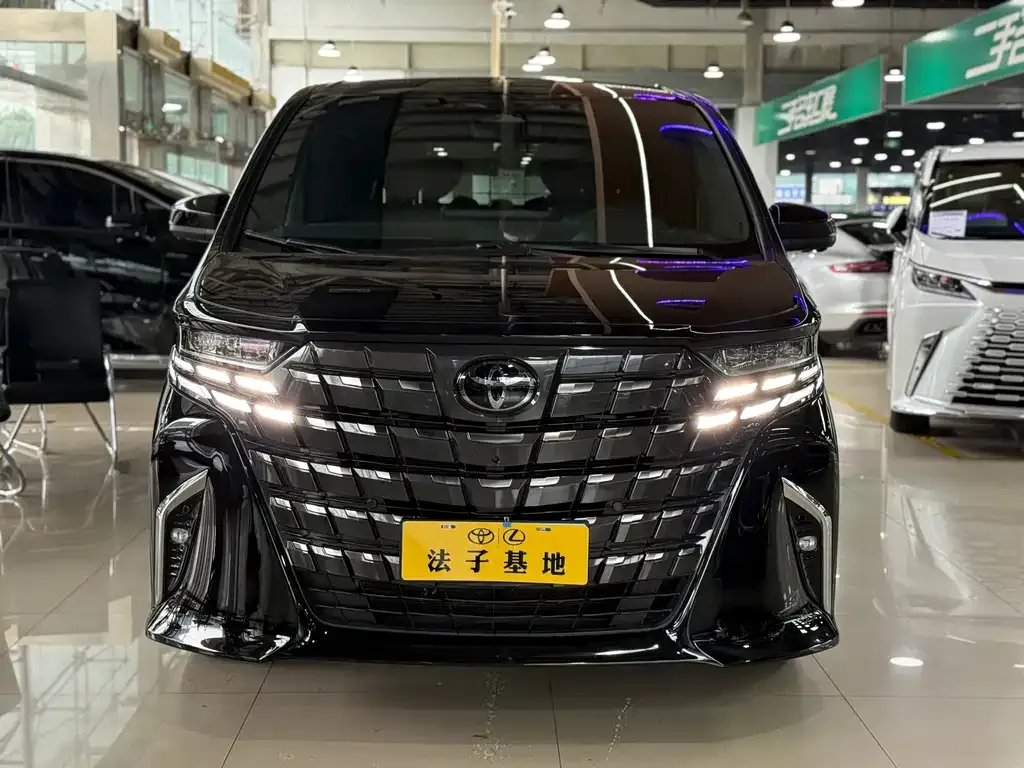 Toyota Alphard — фото 2