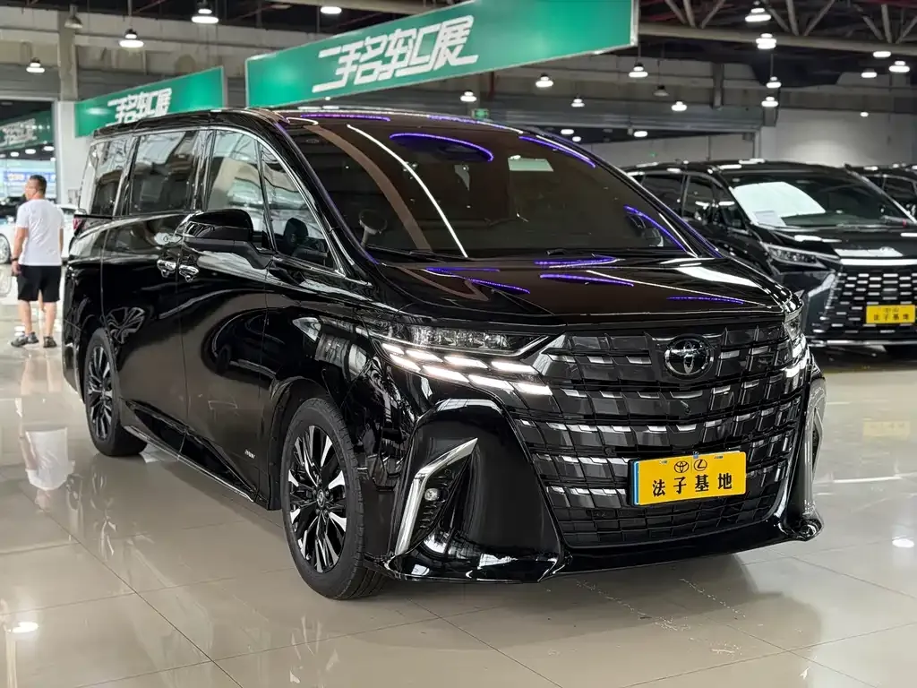 Toyota Alphard — фото 4