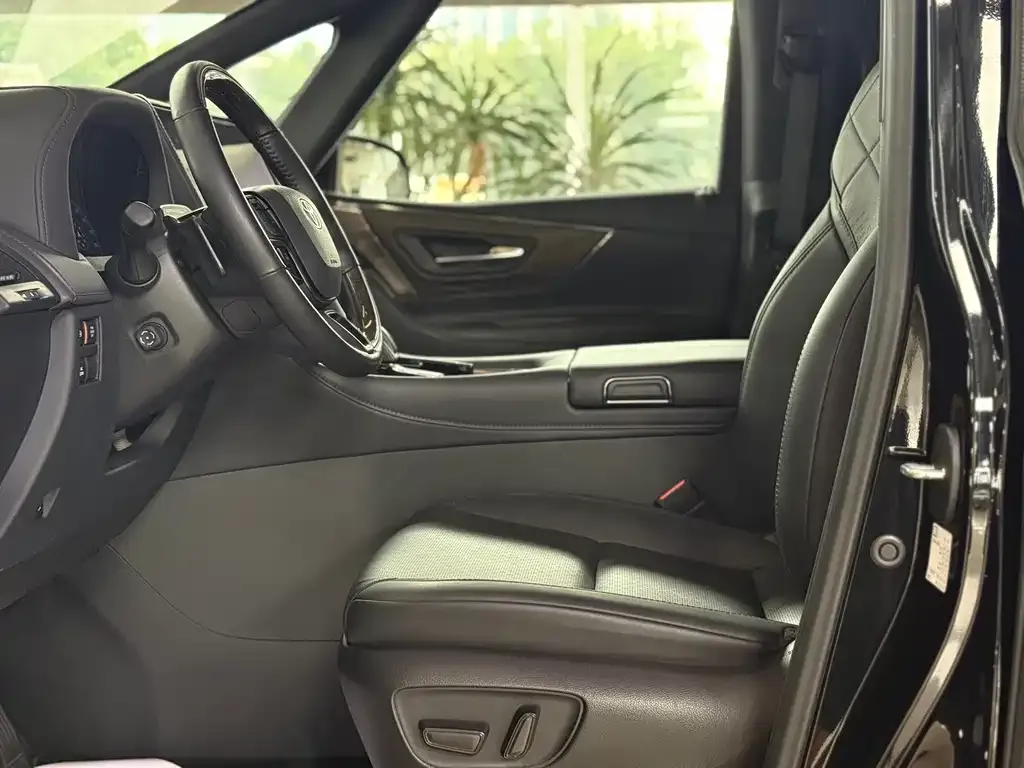 Toyota Alphard — фото 7