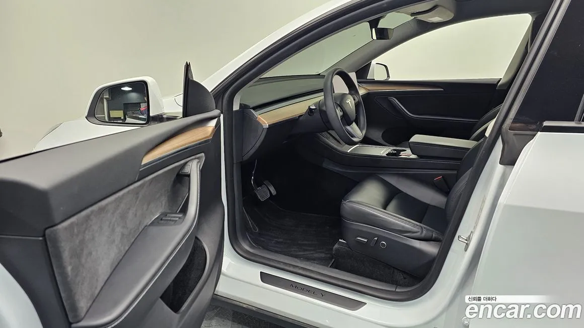 Tesla Model Y — фото 10