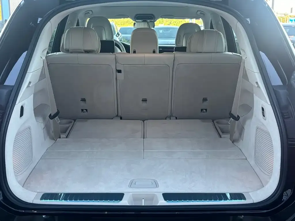 Mercedes-Benz EQS SUV — фото 10