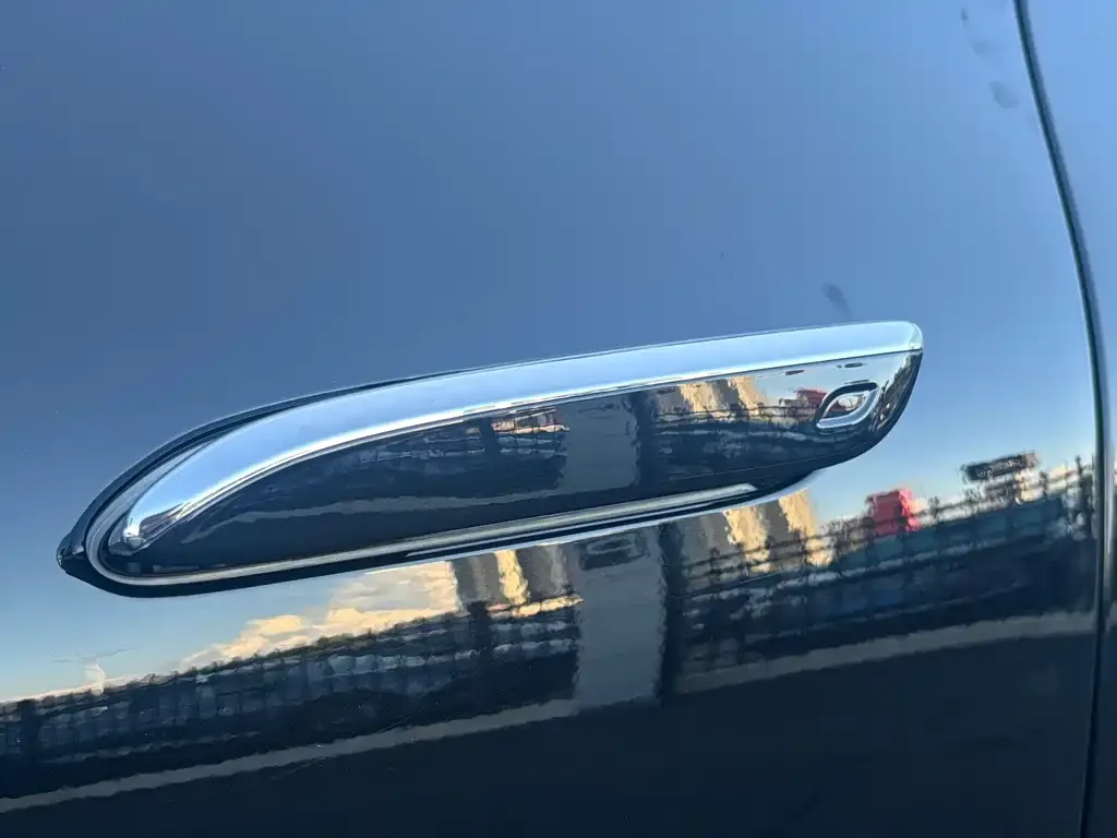 Mercedes-Benz EQS SUV — фото 8