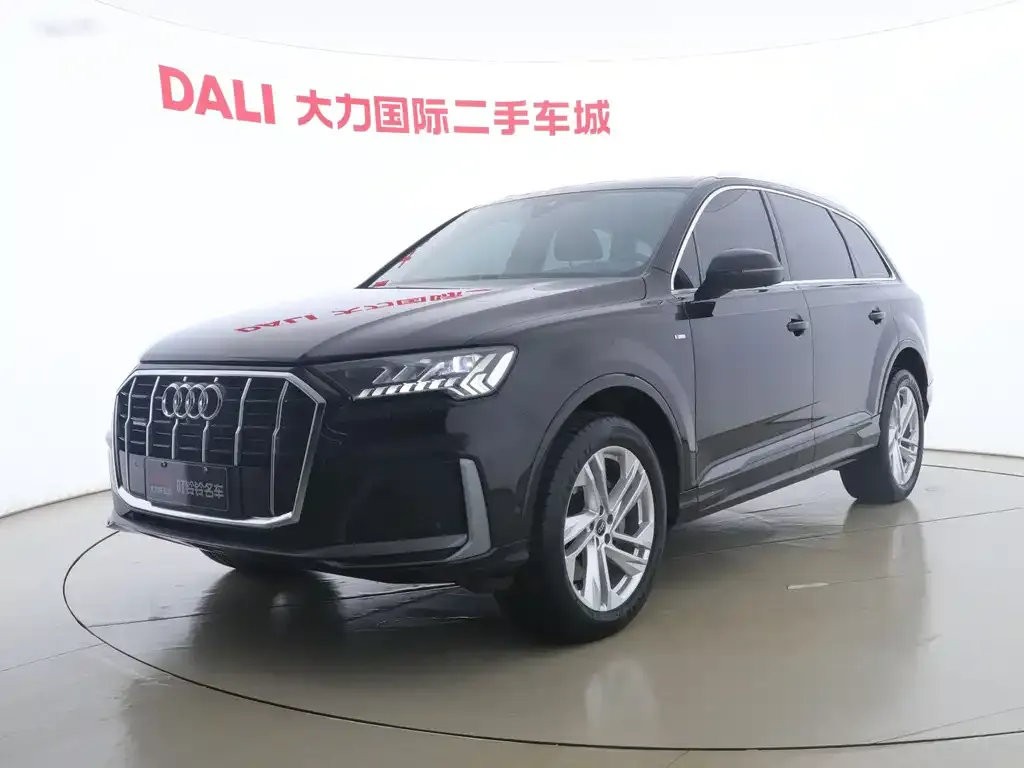 Audi Q7 — фото 1