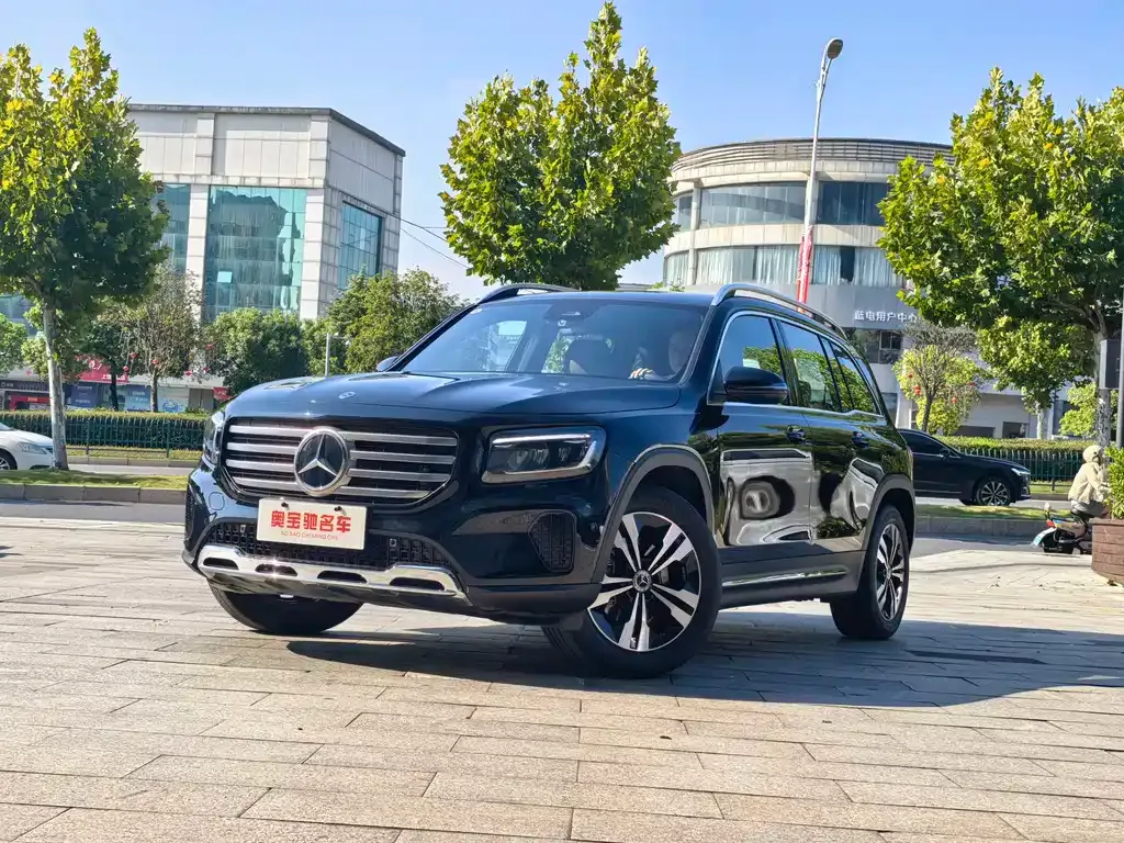 Mercedes-Benz GLB — фото 1