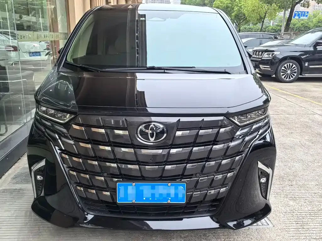 Toyota Alphard — фото 2