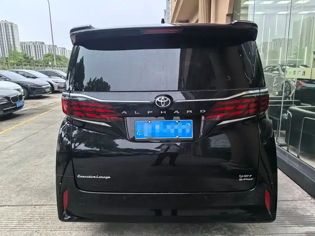 Toyota Alphard — фото 3