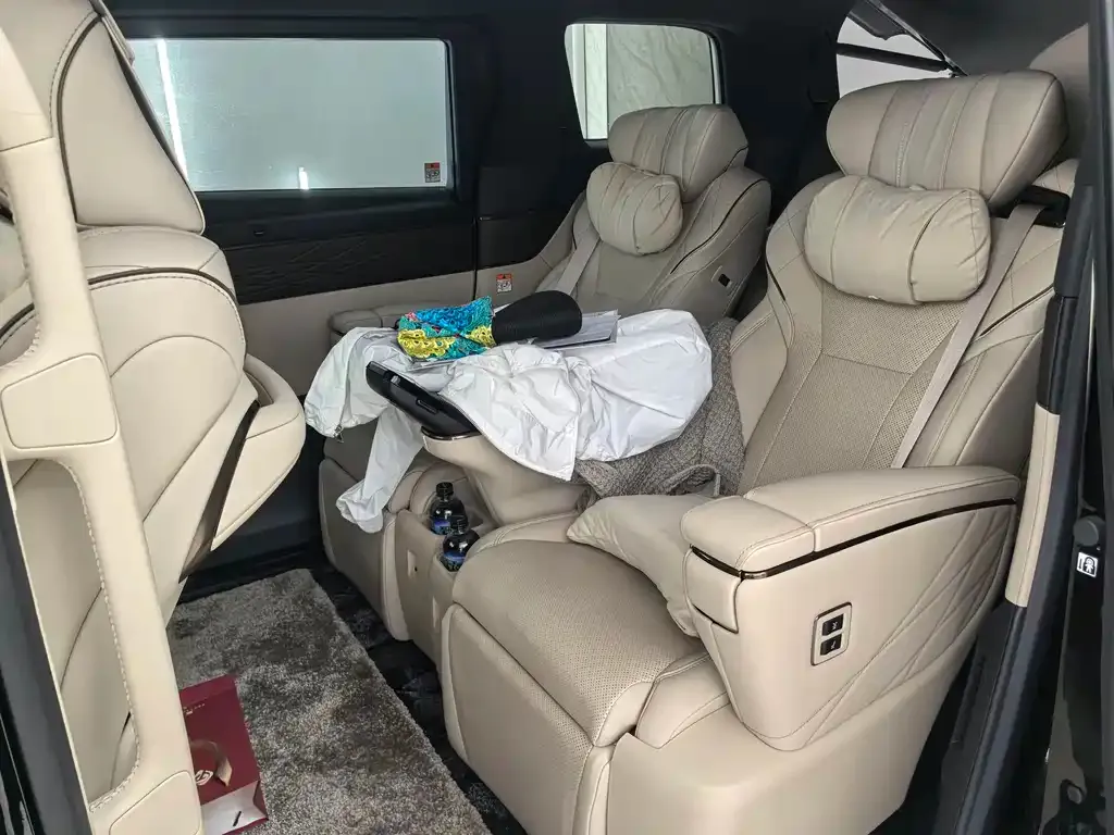 Toyota Alphard — фото 5