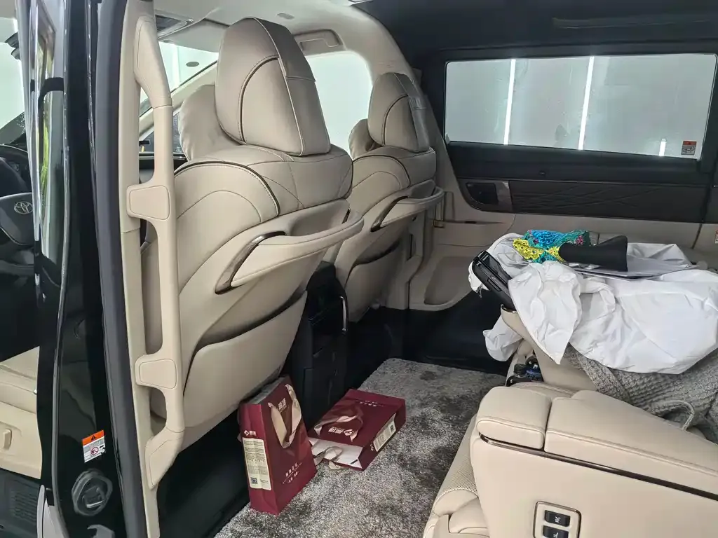 Toyota Alphard — фото 6