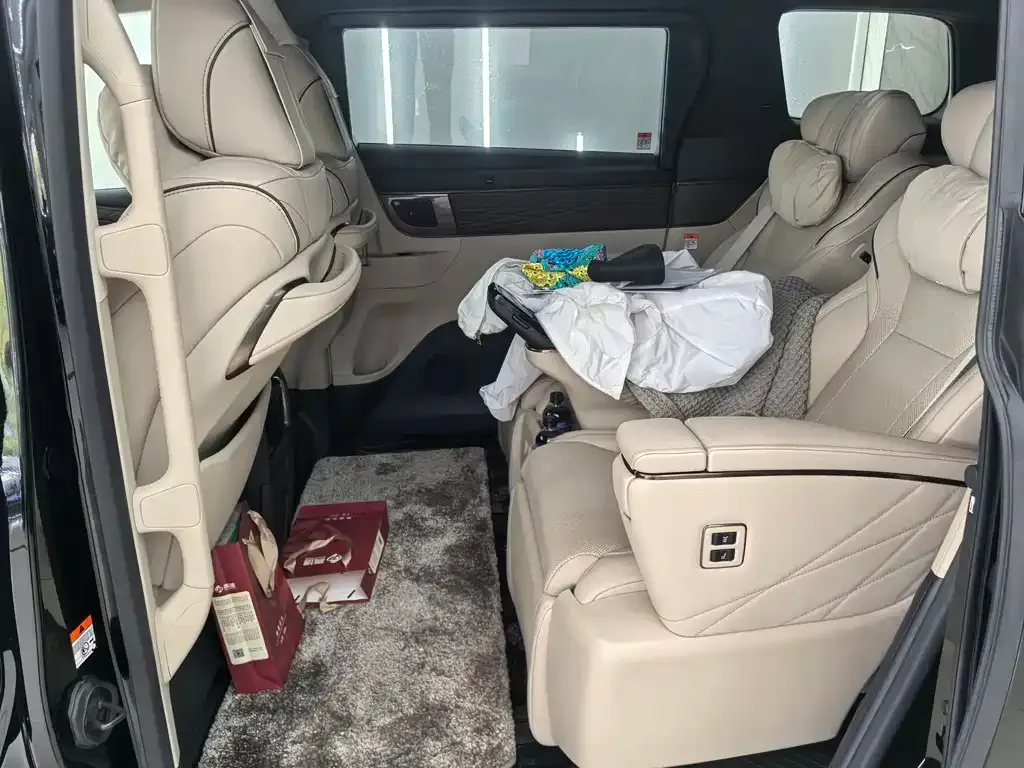 Toyota Alphard — фото 7