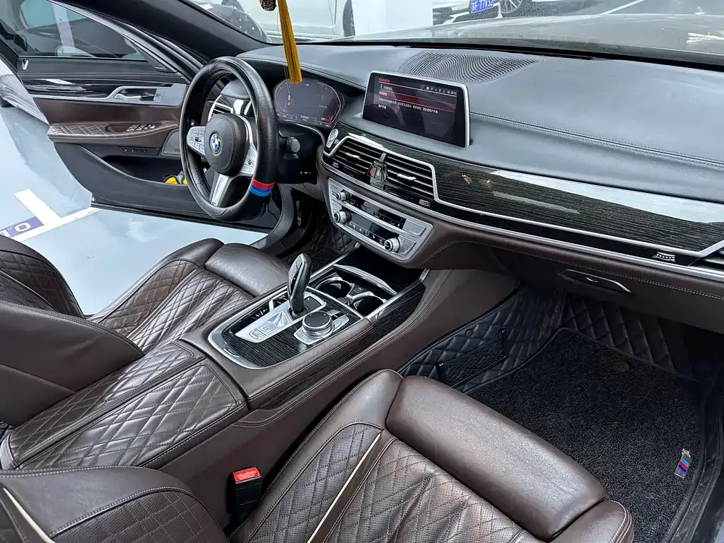BMW 7 Series — фото 5