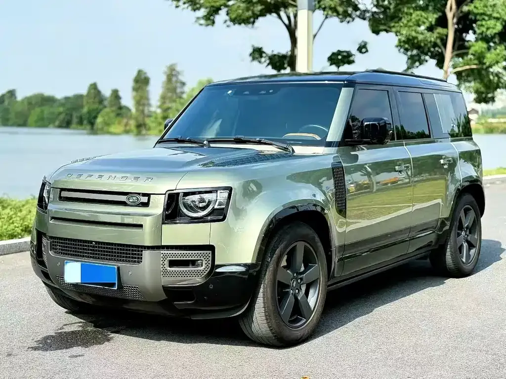 Land Rover Defender — фото 1