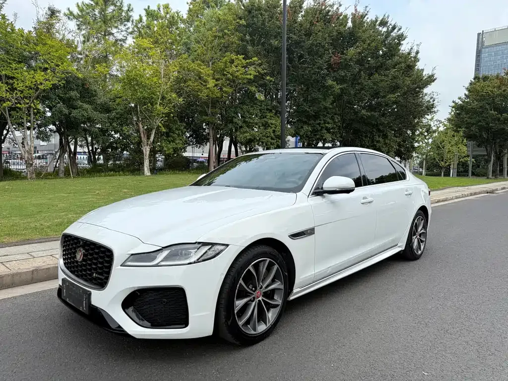 Jaguar XFL — фото 1