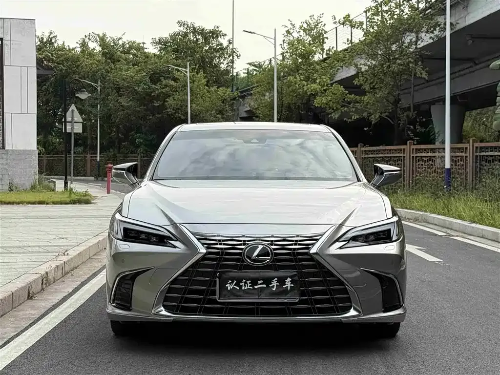 Lexus ES — фото 1