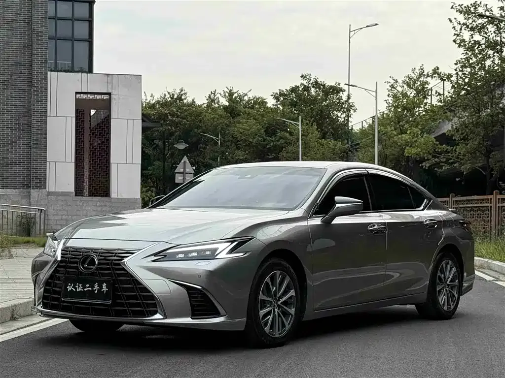 Lexus ES — фото 10