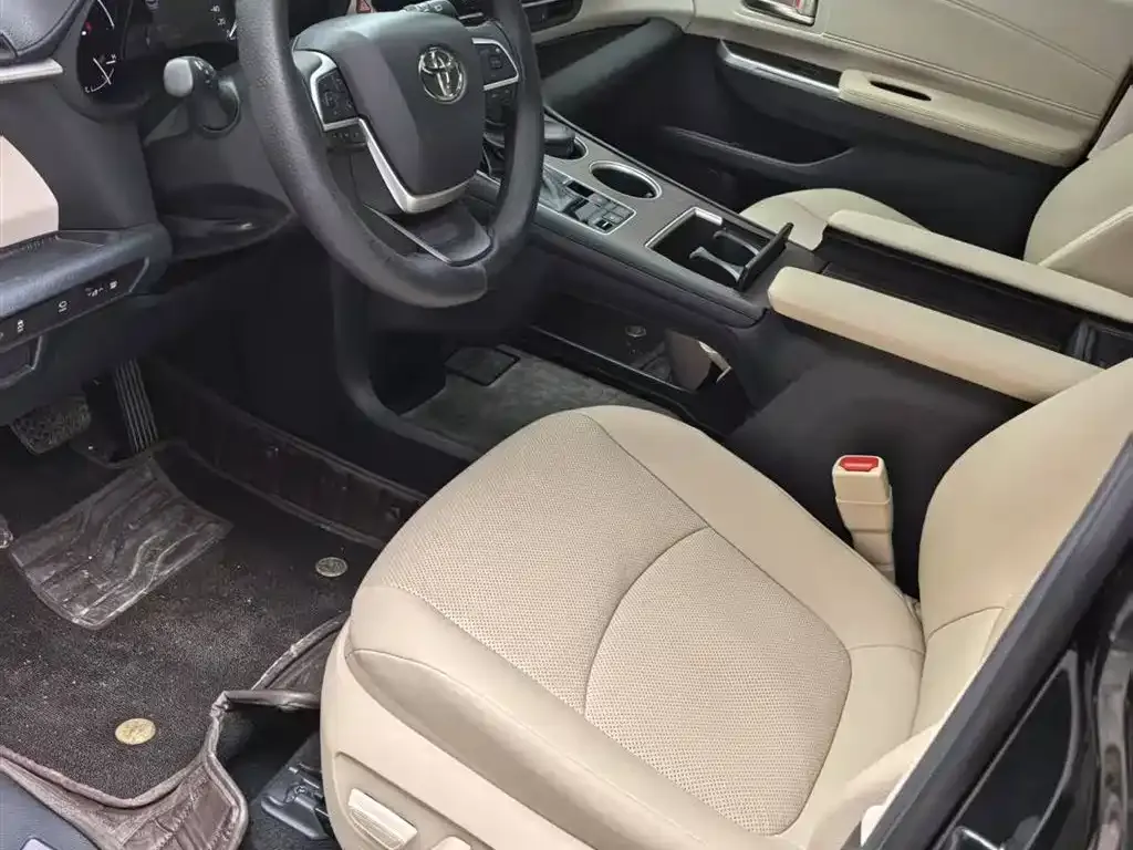 Toyota Granvia — фото 3