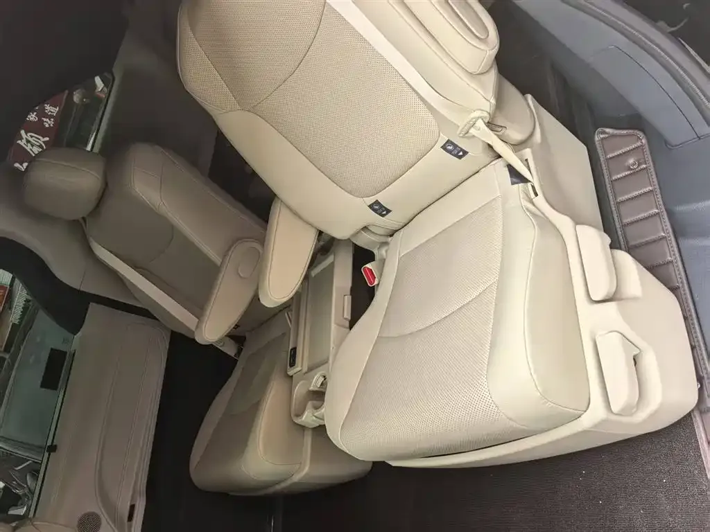 Toyota Granvia — фото 5