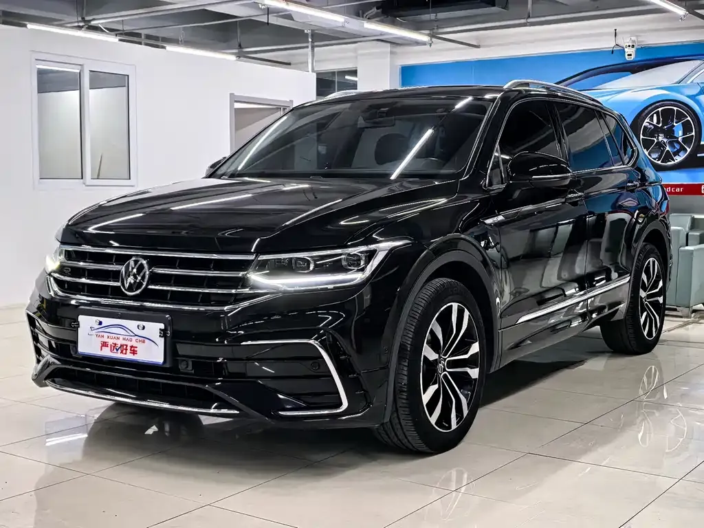 Volkswagen Tiguan L — фото 1