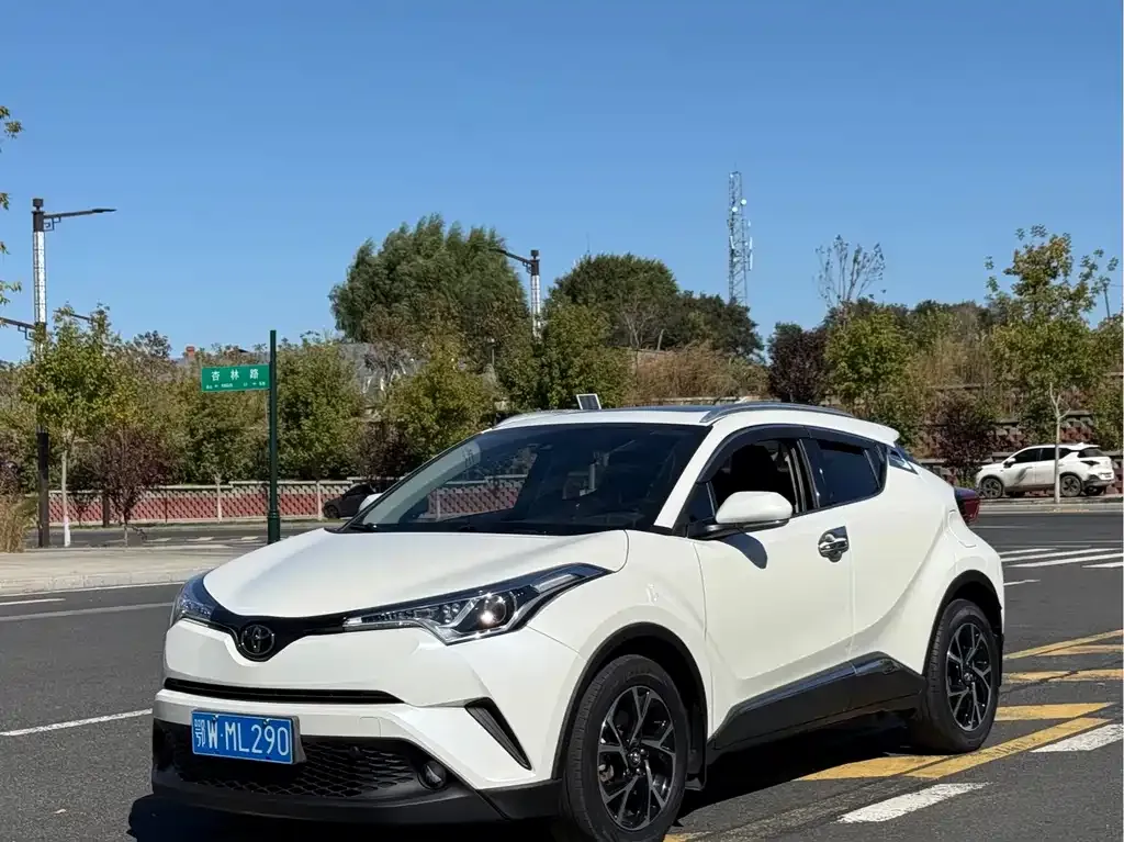 Toyota C-HR — фото 1