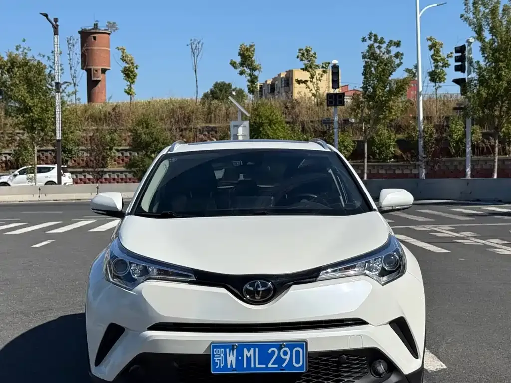 Toyota C-HR — фото 2