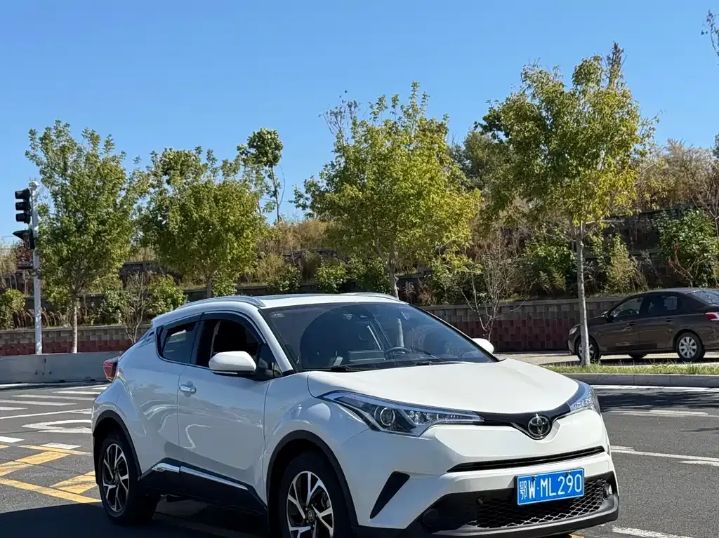 Toyota C-HR — фото 3