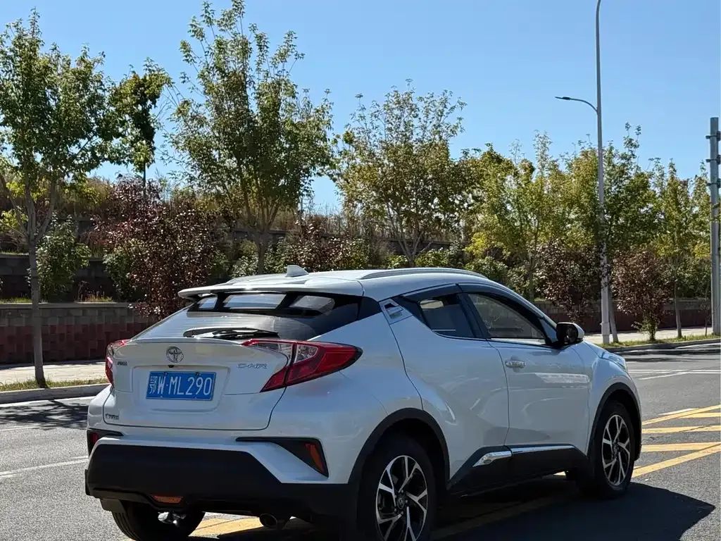 Toyota C-HR — фото 7